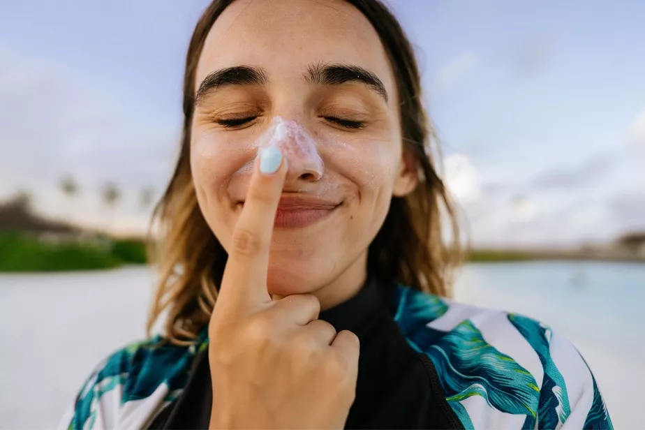 Protetor solar: vitamina C potencializa o filtro? Entenda a relação!