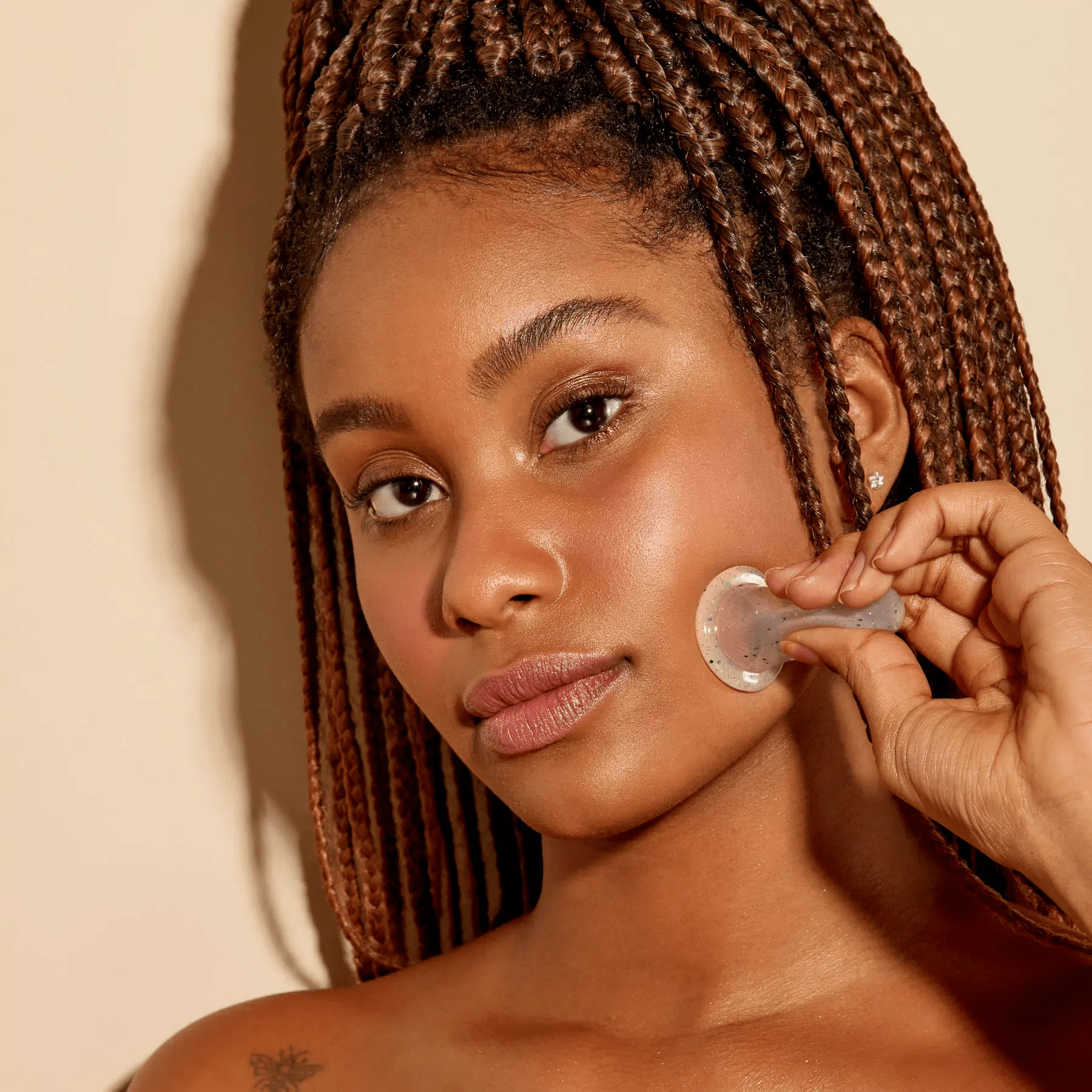 Ventosaterapia funciona como drenagem facial e é tendência de skincare