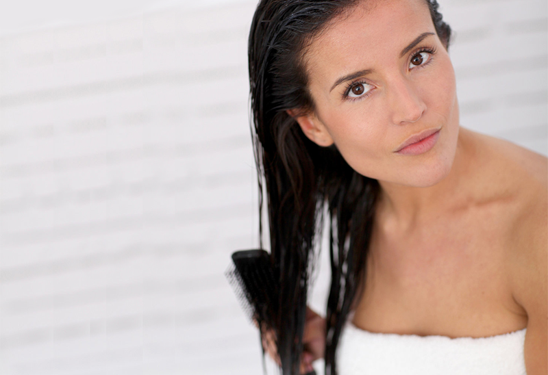 Pentear o cabelo durante o do banho pode?