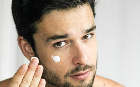 Preciso passar filtro solar na barba?