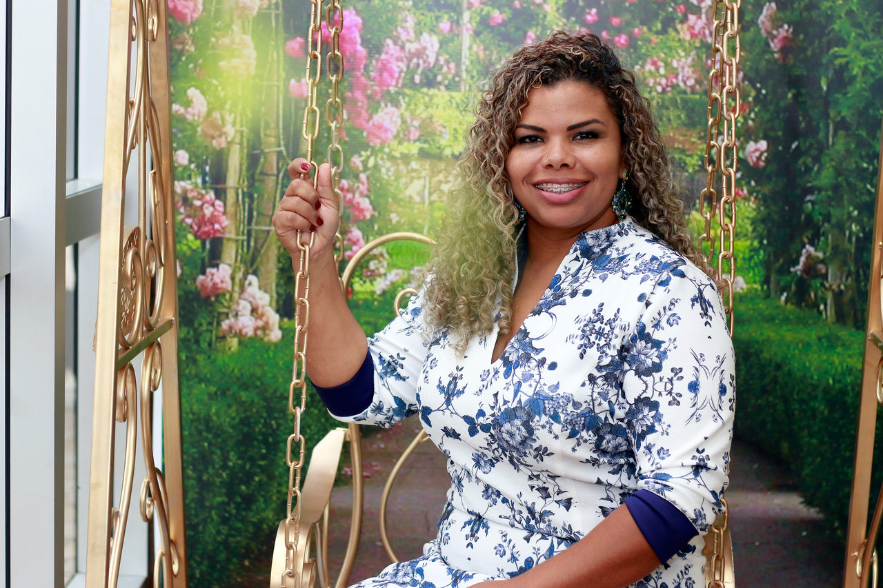 Raio X com Fernanda Aparecida: secretária na Clínica Dra. Cintia Cunha