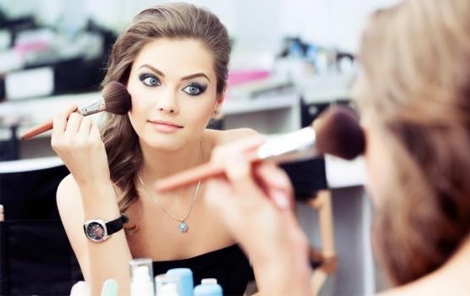 8 dúvidas na hora de fazer a maquiagem