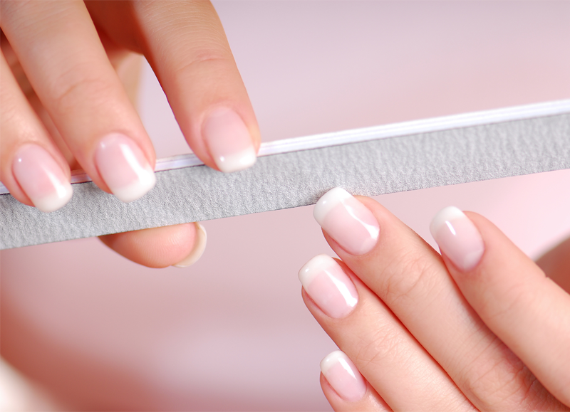 3 erros que deixam as unhas quebradiças