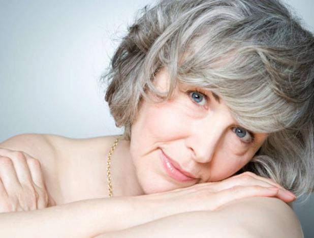 Pantogar pode inibir o envelhecimento dos cabelos; saiba mais e como usar