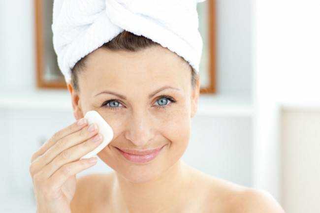 Tônico facial: pra que serve, como usar e onde encontrar
