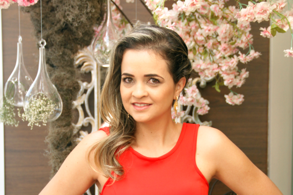 Raio X com Débora Gomes: esteticista e micropigmentadora da Clínica Dra. Cintia Cunha