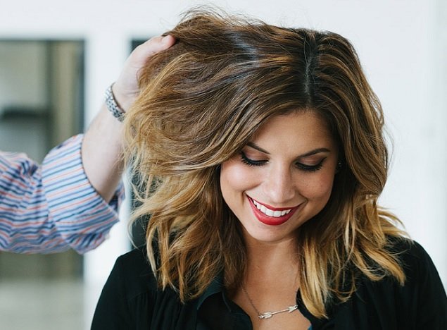 Óleo de coco: como usar para deixar o cabelo hidratado e com brilho