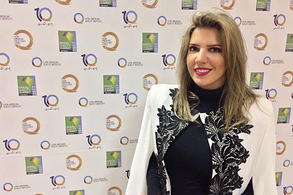 Clínica Dra. Cintia Cunha recebe Prêmio Empresa Brasileira do Ano 2017