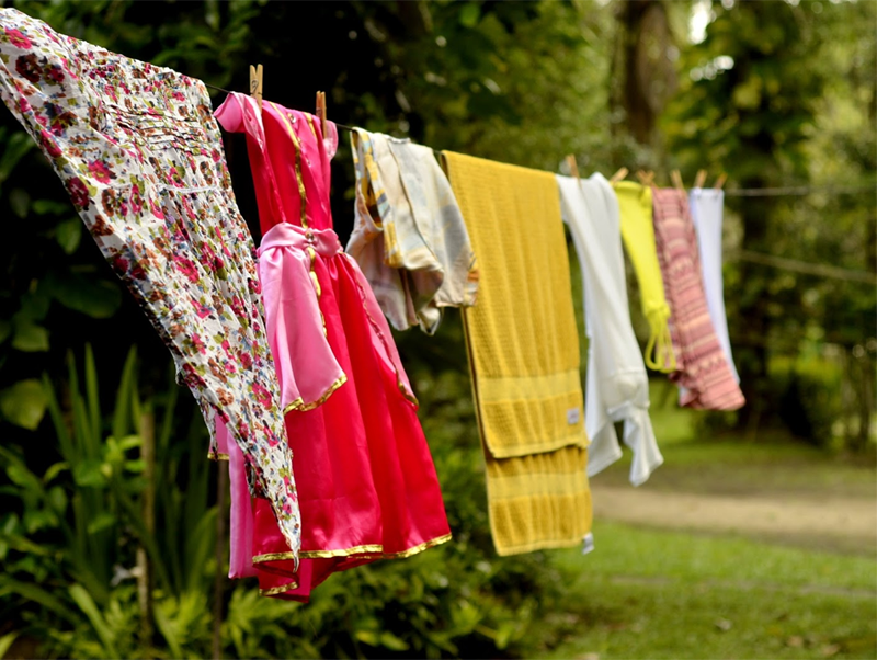 Pendure suas roupas no varal de forma certa