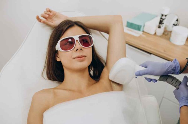 Depilação definitiva; veja a diferença entre a luz pulsada e o laser